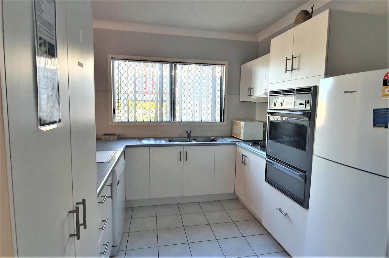 Villa Venezia Apt 3 - Spacious Hervey Bay Beachfront Apartment Extérieur photo
